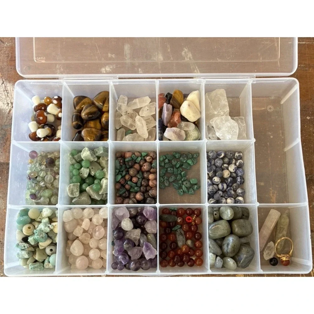 JEWELRY MAKING GEMSTONES 💎 CRYSTALS ROCK KIT W/CASE (16)